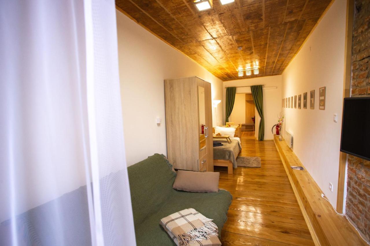 Peaceful Studio On Rynok Square Leópolis Exterior foto